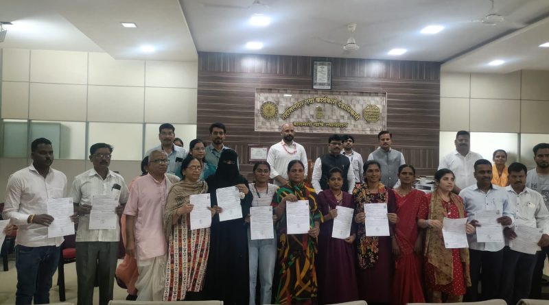 राज्य अन्न आयोगाच्या अध्यक्षांच्या हस्ते 35 लाभार्थ्यांना शिधापत्रिकांचे वितरण